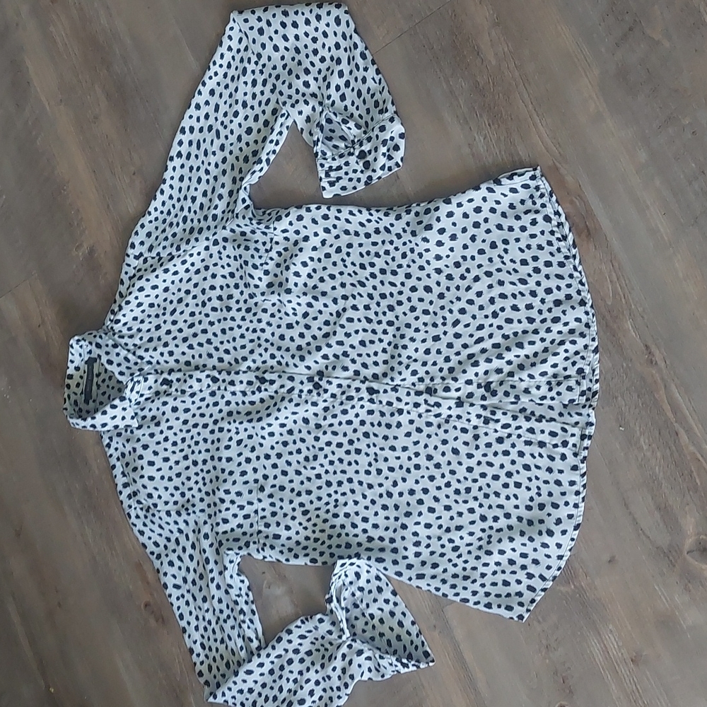 Suzy‎ Shier blouse